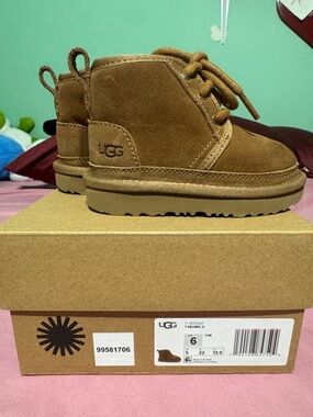 UGG Kids Chestnut Suede Lace-Up Ankle Boots